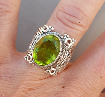 Zilveren ring gezet met Peridot 17.3 mm